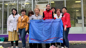 Директор компании Примекс Ирина Шаталина приняла участие в акции по высадке многолетних цветов